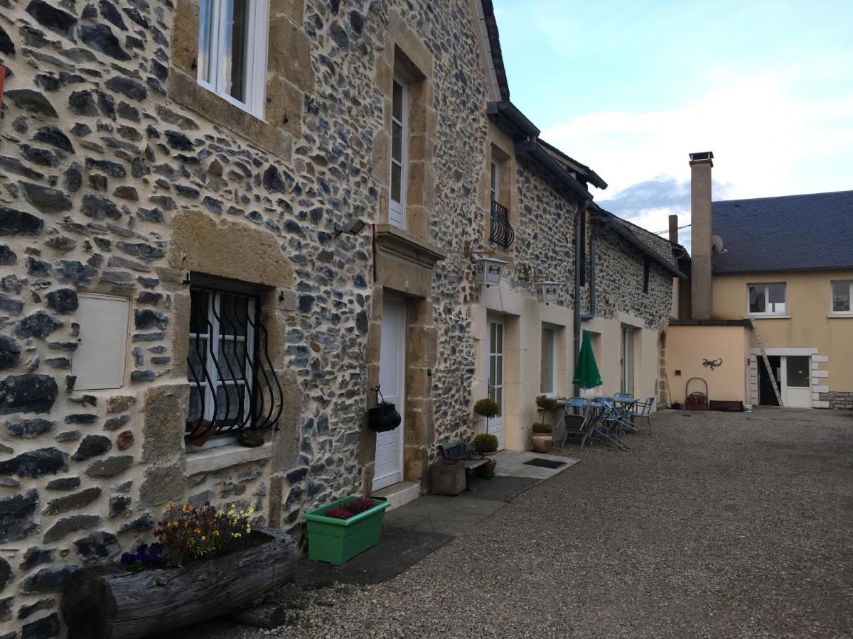 Bed and Breakfast Aux Portes D'Aubrac Studio 2 Personnes Condom-d'Aubrac Exterior foto